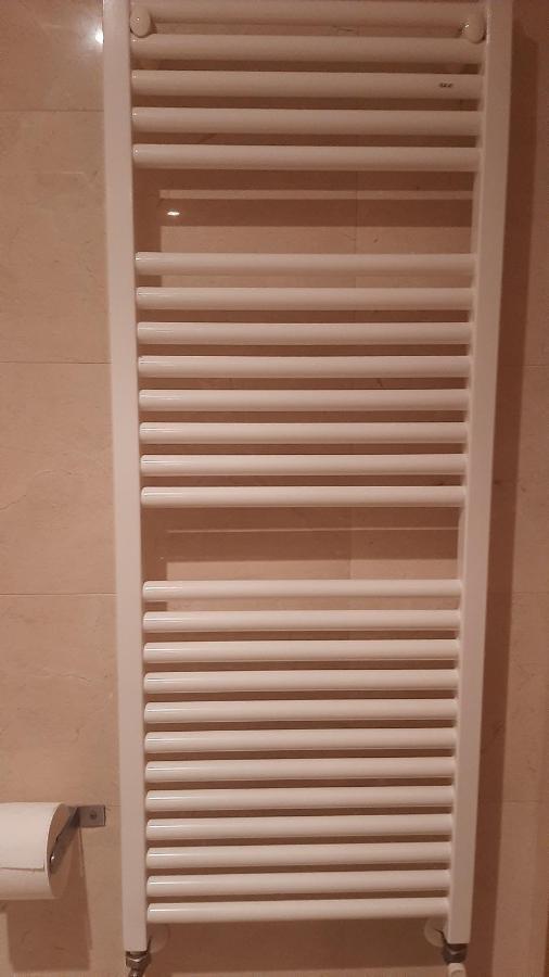 Torre De La Fuente Aprtovistas Piscina Parking Apartment Овиедо Екстериор снимка